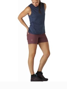 Womens arc'teryx creston color inertia size 6 brown/red